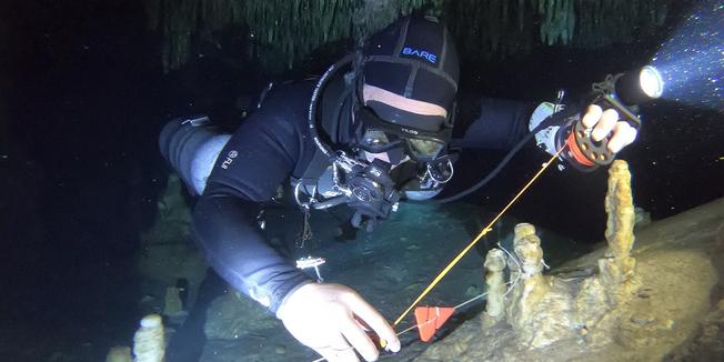 CAVE DIVER